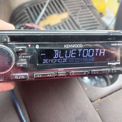 STEREO KENWOOD CD AUX USB BLUETOOTH CAMBIA DE DIFERENTES COLORES GOOD CONDICIÓN ABLO ESPAÑOL 