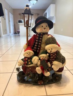 Beautiful Snowman Family Christmas Decoration