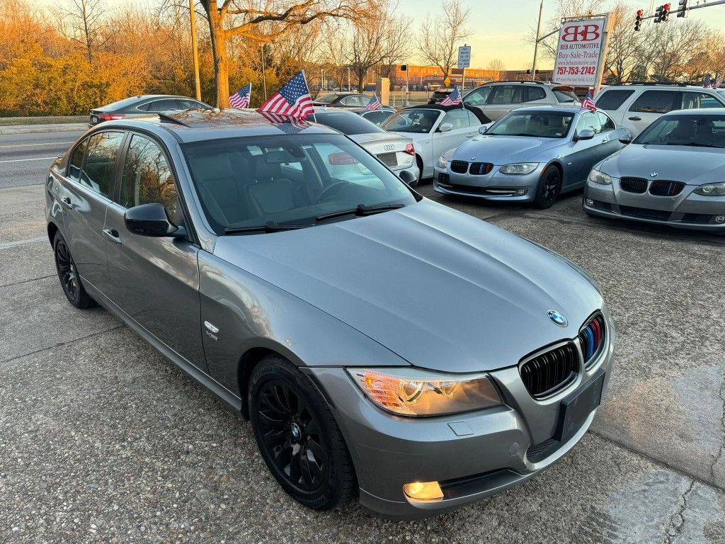 2009 BMW 328i XDrive /// 
with Black Rims - Aftermarket touchscreen HeadUnit - Rearview Camera 

FINANCING AVAILABLE THROUGH LENDERS!
CLEAN CARFAX!
CL