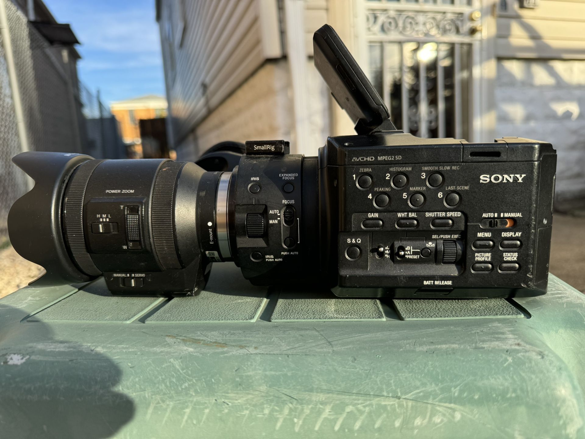 Sony NEX-FS100U  AV CHD MPEG2 SD NX CAM Used 