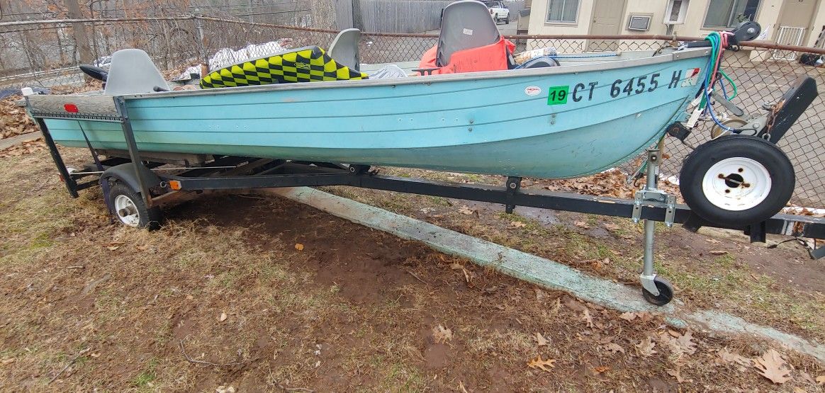 1973 Sunday with trolling motor electric anchor and depth finder for