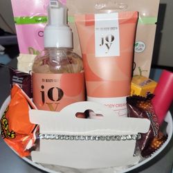 Valentine's Basket. Valentine's Gift Set Shower Gel Lipbalm Body Cream. Nail Polish Jewelry Birthday Gift For Her