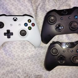 3 Xbox One Controllers 