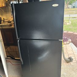 Refrigerator With Top Freezer 