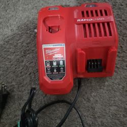 Milwaukee  Rapid    Charge 