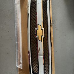 2011-13 Chevy Silverado 1500 Grill with emblem
