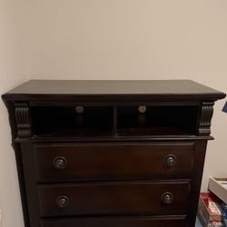 3 Drawer TV stand/dresser