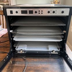 Dehydrator