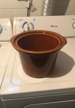 Nice size inside for croc pot