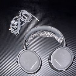 Steel series Arctis 5 wired gaming headphones