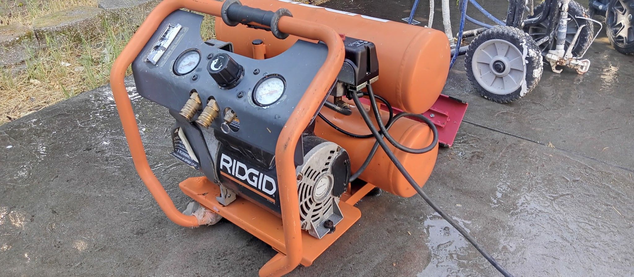 RIDGID Twin Stack Oil-free 4.5 Gal Air Compressor