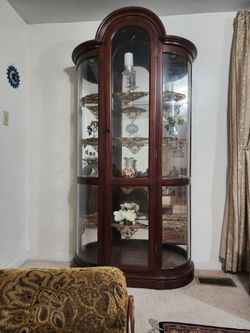 Elegant Curved Glass Display Cabinet Curio Cabinet.