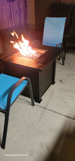 36" Propane Fire Pit Table With 2 New patio chairs firm price Lowballers Will Be Ignored.