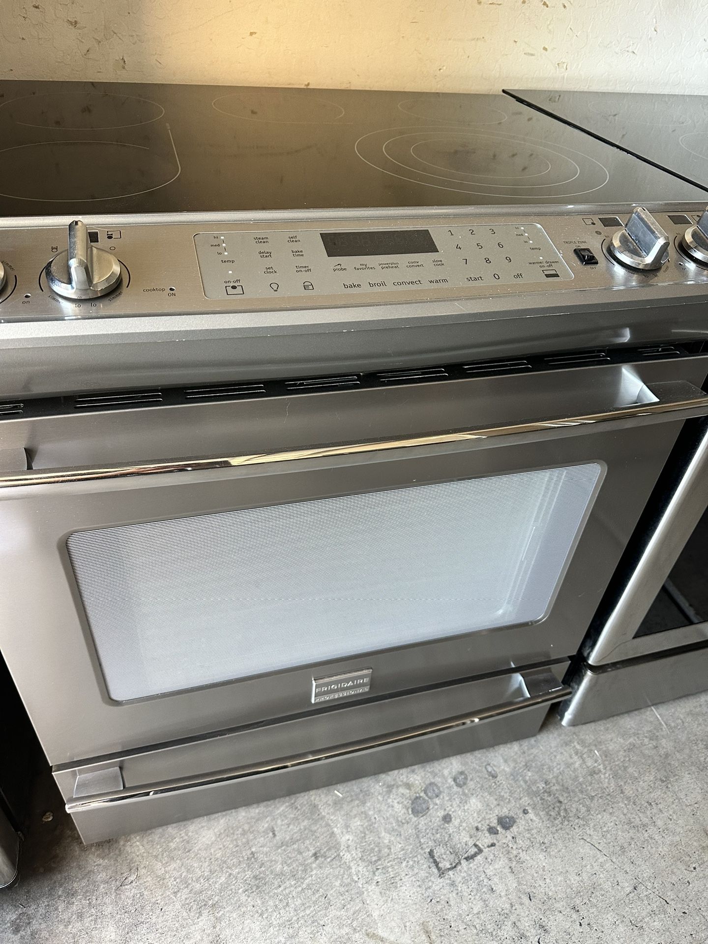 Frigidaire Flat Top Electric Stove