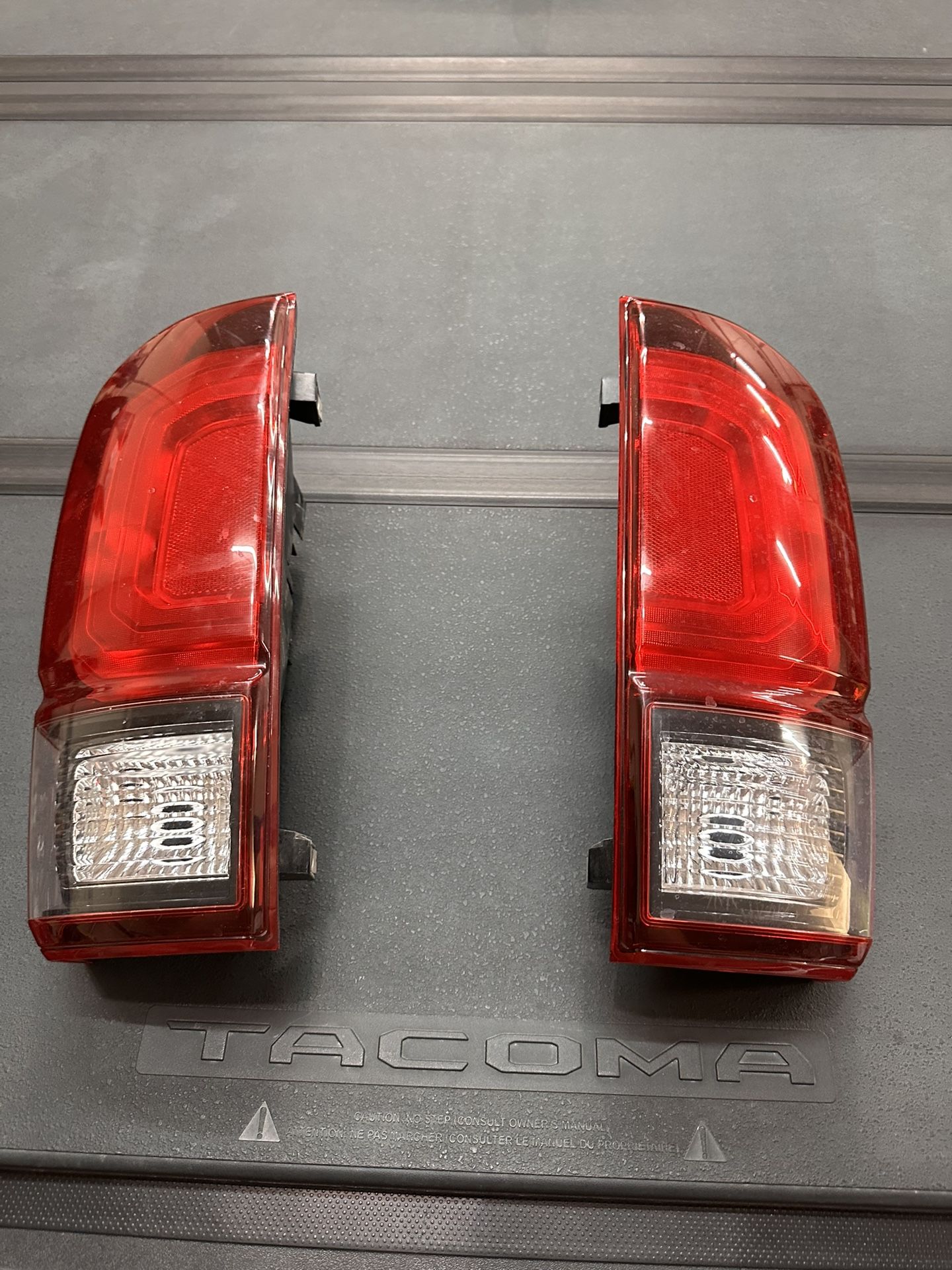 3rd Gen (2016-2023) Toyota Tacoma OEM Taillights