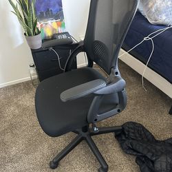 OFFICE CHAIR