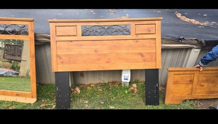 Queen Bedframe with Headboard/Footboard & Mirror