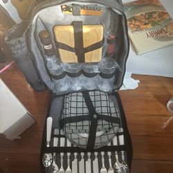 Ascot Black Insulated Picnic Backpack. Grubhub Complete Service for 4 NWOT 