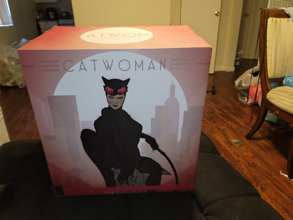 Catwoman Premium Format Exclusive Sideshow