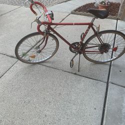 Have 4 Vintage  Japanese   Fuji  Bikes   . Racing  And Non Racing   Superior   Ride  In Switching   Gears 