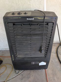 Honeywell 2100 CFM Outdoor Portable Evaporative Cooler (Model CO610PM Series