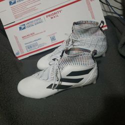 Adidas Freak Ultra (Rare) Size 16 ! is a great football cleat for speed players.

These mid-top cleats feel very support