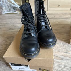 1460 Doc Martens 