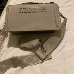 Steve Madden Bevelyn Satchel in Circular Grey