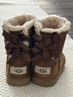 Tan Moon + Star Uggs