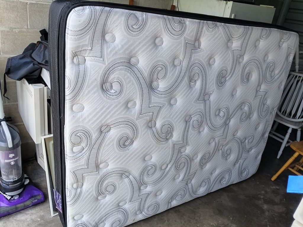 American Bedding Queen Size Mattress