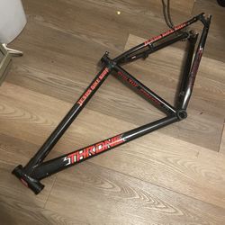 Throne Frame (lmk frame trades)