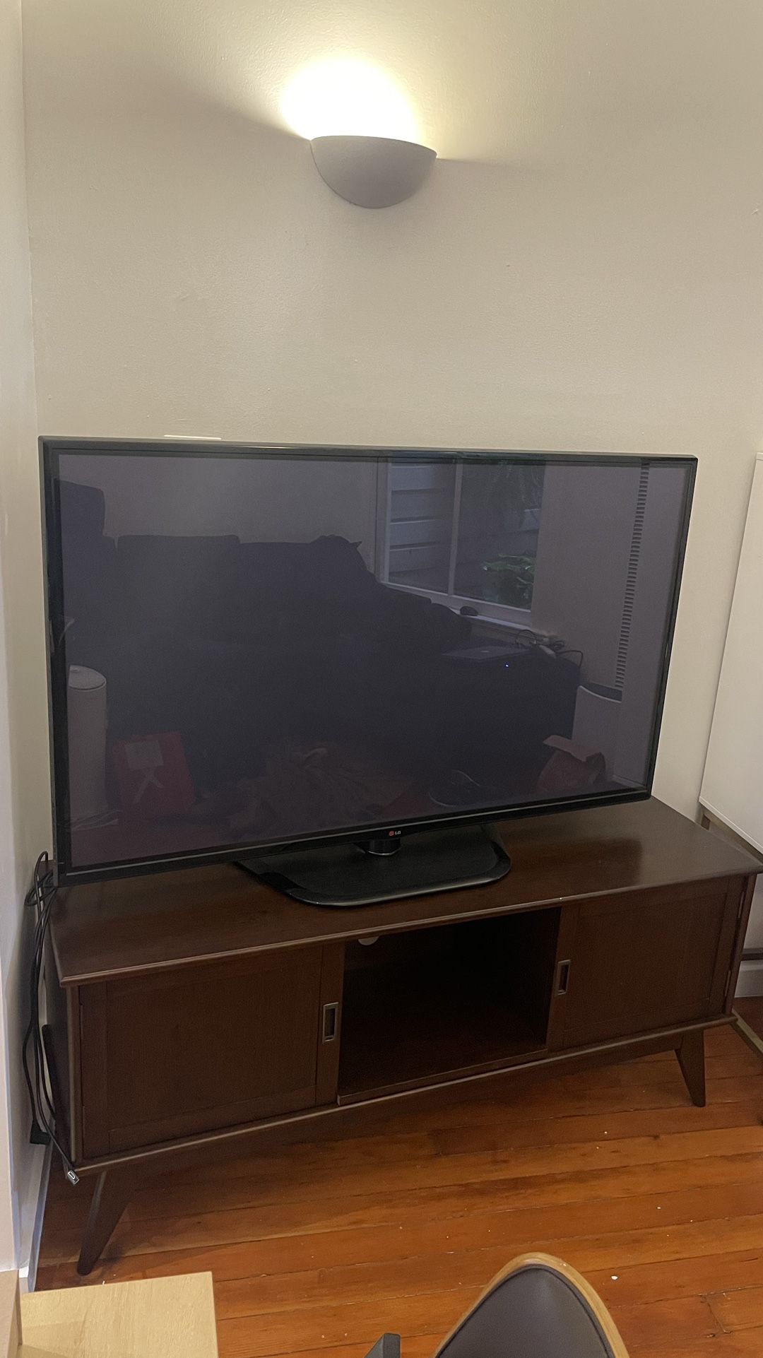 60” LG Plasma TV (60PN5700)