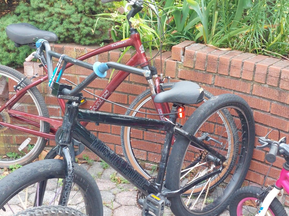 SE BLOCKS FLYER 26" WHEELS $200 , FIRM CASH ONLY , NEEDS REPAIR'S , REAR WHEEL & CHAIN, BRAKE ,