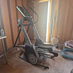 NordicTrack FreeStride Trainer FS10i elliptical