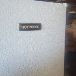 HOTPOINT REFRIGERATOR