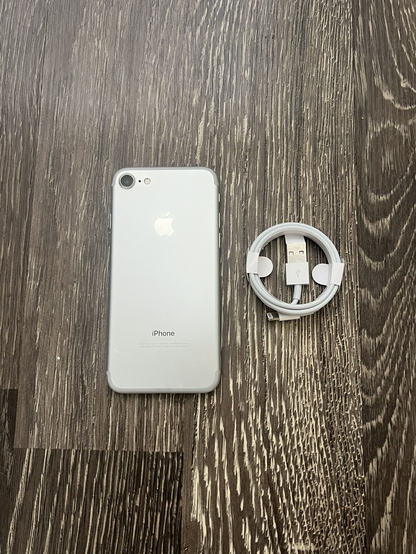 iPhone 7 Silver UNLOCKED FOR ANY CARRIER!