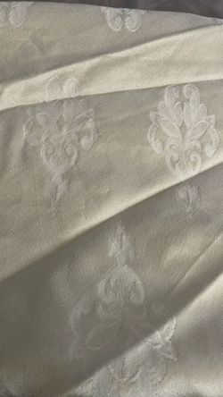 14 Round Table Covers 