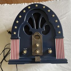 Thomas Pacconi Classics TPC-1776 Cathedral Table Radio 