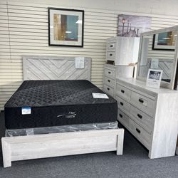Queen Size Bedroom Set. 🚚WE DELIVER🚚