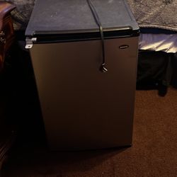 Sanyo Mini Fridge