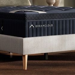 DreamCloud Hybrid Luxe King – Gel Memory Foam + Coils – Like New – FREE Local Delivery Today