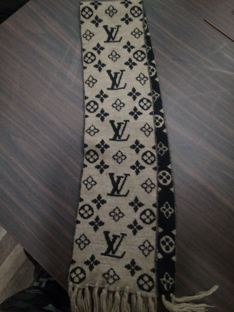 Louis Vuitton Scarf 