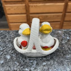 Vintage Ducks In A Carrier Pair of Salt And Pepper Shakers. Size approximately 2 3/4 inches tall. Preowned.