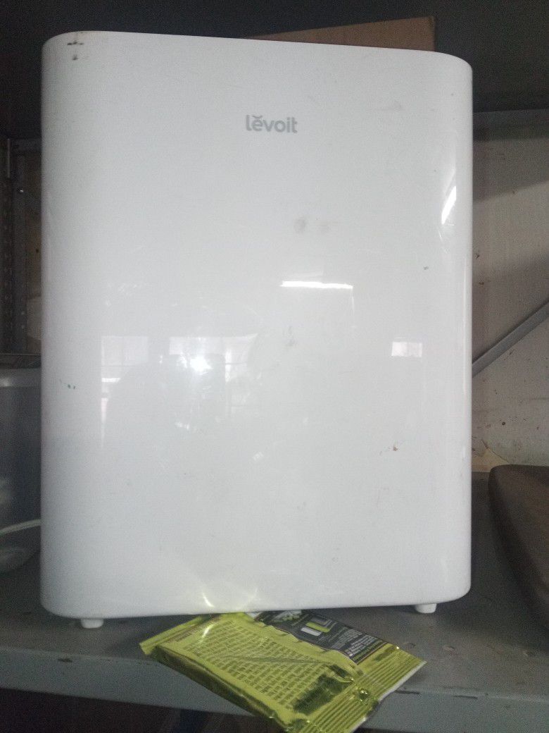 Gently Used Levoit Air Purifier 