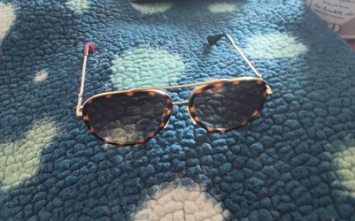 Gucci glasses GG0062s