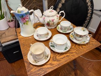 Tea cups and tea pots (2)