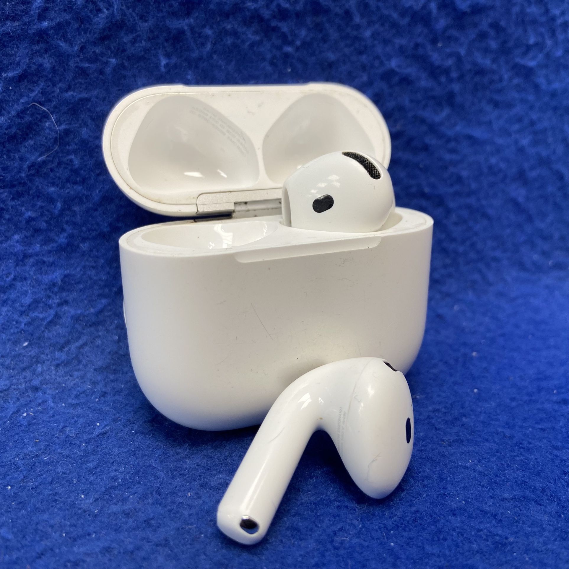 Apple Airpod 4 Bluetooth Headphones No Charger 11053236
