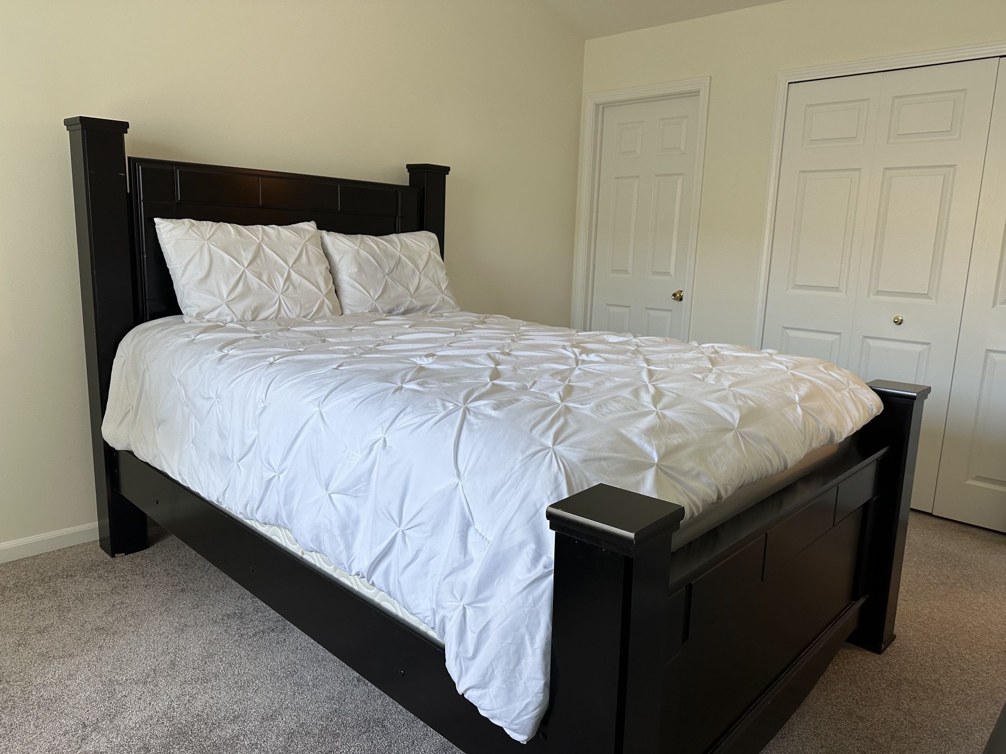 Queen Bed - Great condition