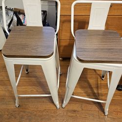 2 taburetes de metal, son giratorios $25.00 Each/ cada uno PRECIO FIRME