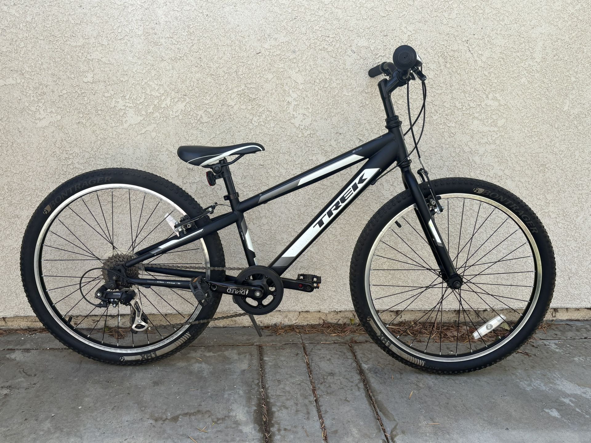 Like New - Trek MT200 7 Speed Mountain Bike 24” Wheels
